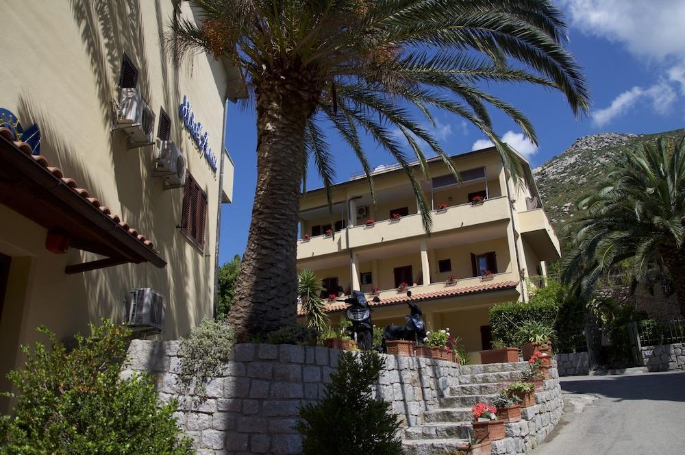 Hotel Anna 3*