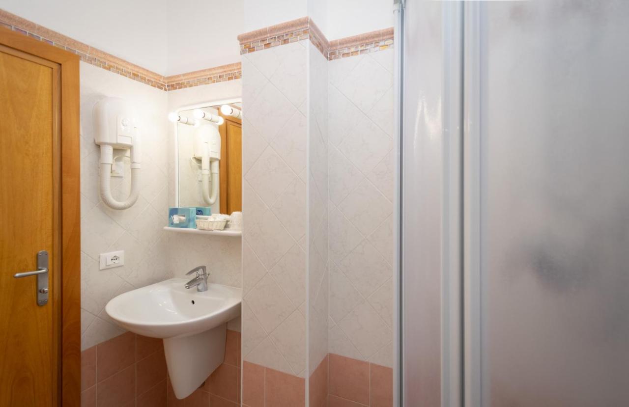 Anna Hotel 3*
